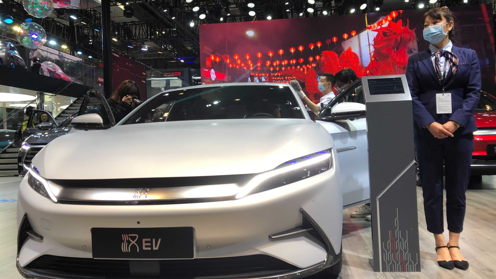 شركة BYD الصينية تكتسح العالم بـ سيارة كهربائية وسيارة رياضية وسيارة طرق وعرة جريئة .. اعرف تفاصيلها وموعد وصولها إلى أسواق السعودية 